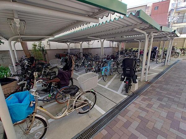 整理された駐輪場で自転車の出し入れもらくらく！