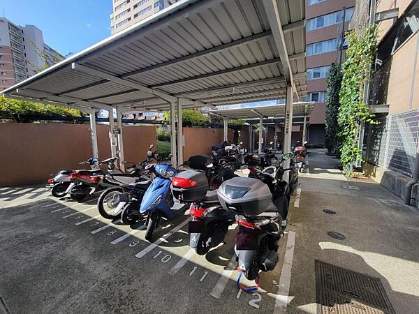 バイク置き場も確保されています。