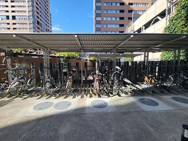 整理された駐輪場で自転車の出し入れもらくらく！