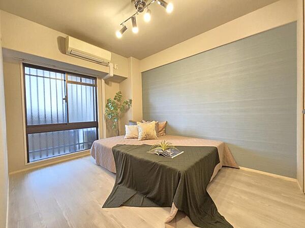 洋室6帖：アクセントクロスがポイントになったおしゃれなお部屋