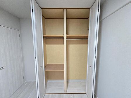 洋室5帖：全室収納スペース付き！お部屋を広くスッキリとお使いいただけます！