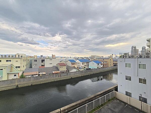 周囲に高い建物はなく、眺望良好ですよ！