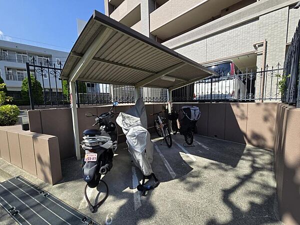 バイク置き場も完備☆