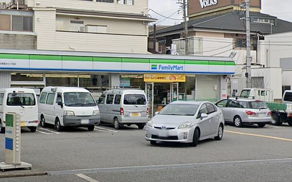 ファミリーマート 吹田津雲台七丁目店
