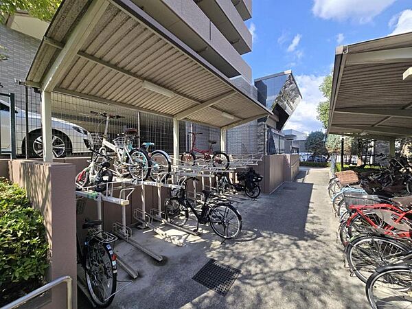 整理された駐輪場で自転車の出し入れもらくらく！