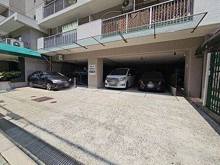 敷地内駐車場!最新の空き状況はお調べしますので、お気軽にお尋ねください。