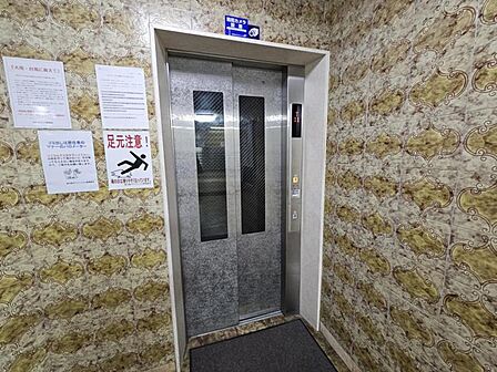 エレベータ―完備!お荷物が多い時にも便利です!