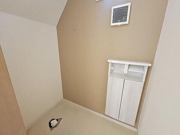 トイレが2ヶ所にあるので複数人でも快適に暮らせます！トイレ新調！まもなく完成予定！