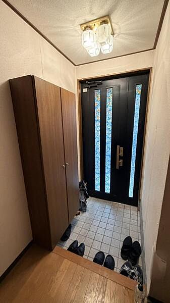 シンプルな玄関廻りはお好みでアレンジできますね