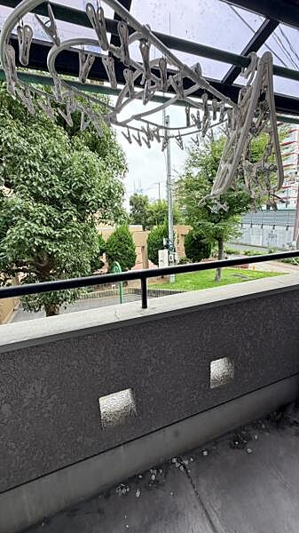 周りには高い建物がなく、空が広く感じられる立地！