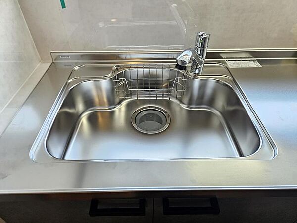 スポンジホルダー付きのセンターポケットシンクです。