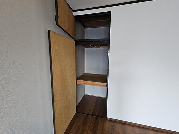 洋室10帖：すっきり収納できてとても便利です