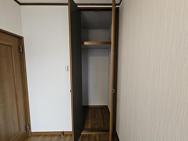 洋室6.6帖：長さのあるお洋服もらくらく収納できますね！