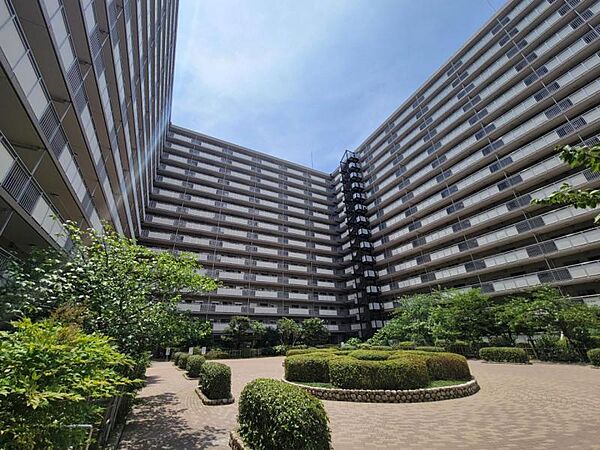 緑が多いマンションで気持ちのいい環境です！
