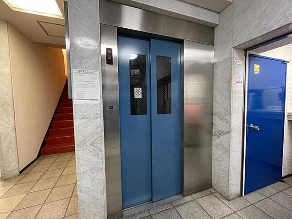 エレベータ―完備！お荷物が多い時にも便利です！
