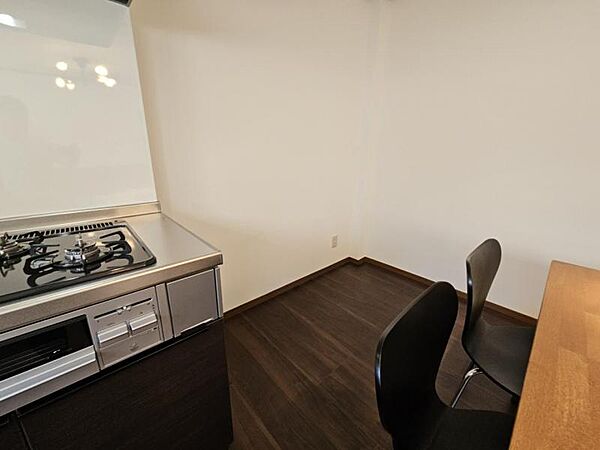 冷蔵庫、カップボードを設置しても十分な広さがあります！