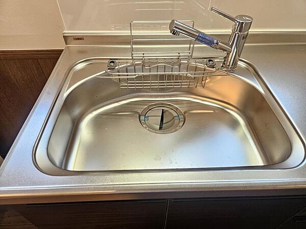 スポンジホルダー付きのセンターポケットシンクです。