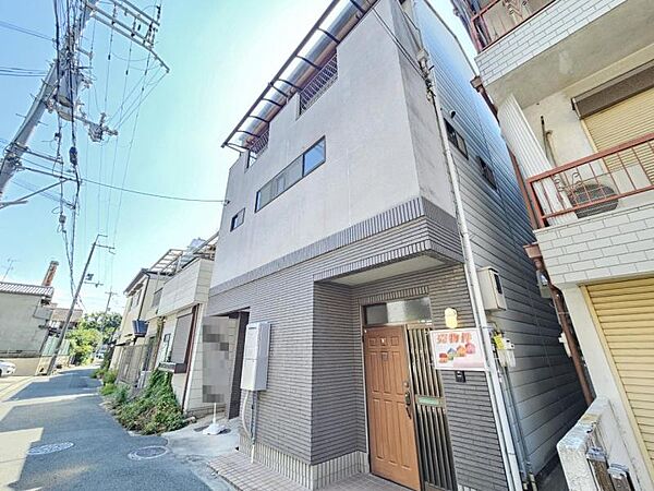 周りには高い建物がなく、空が広く感じられる立地！