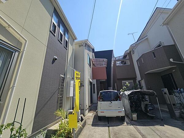 周りには高い建物がなく、空が広く感じられる立地！