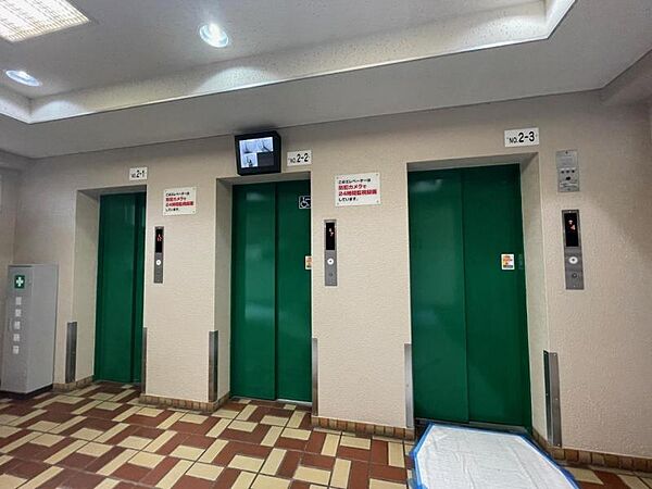 エレベーターは3基ありますので朝の忙しい時間帯もスムーズです。