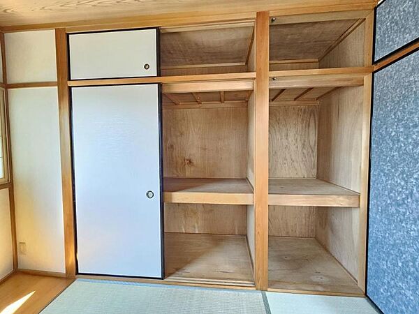 和室5帖：大型の押入れはお母さまにとってうれしいポイント