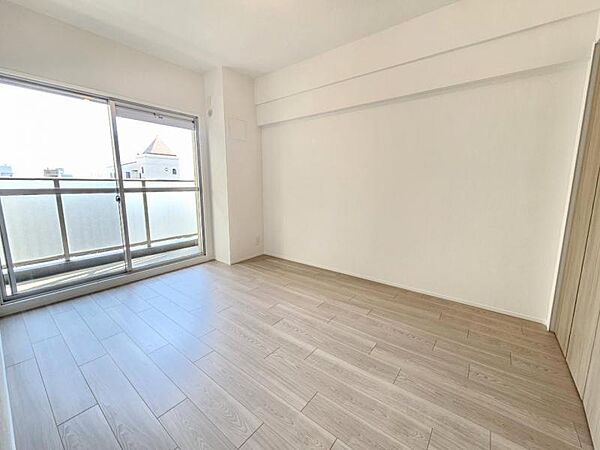 洋室6帖：バルコニーに面したお部屋は日当たり、通風良好です！