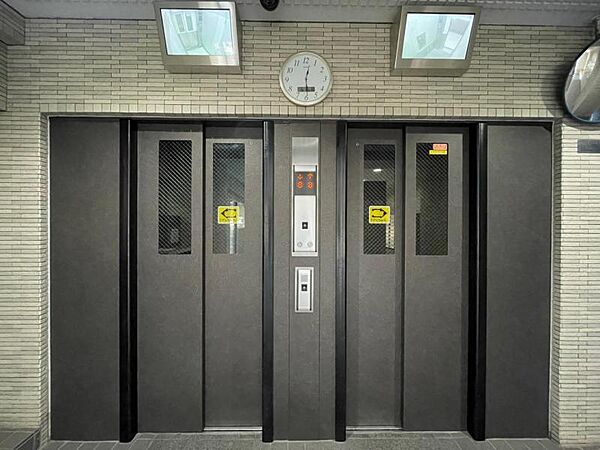 エレベーターは2基ありますので朝の忙しい時間帯もスムーズです。