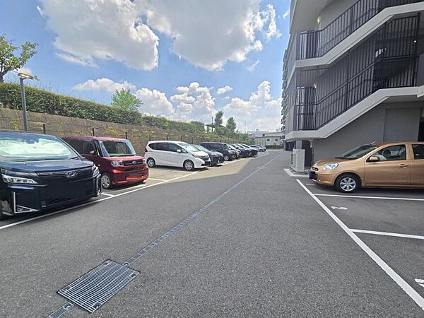 ゆったりとした敷地内駐車場で駐車もらくらく！