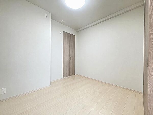洋室4．5帖：リビングの延長としても個室としても使いやすい設計のお部屋です！