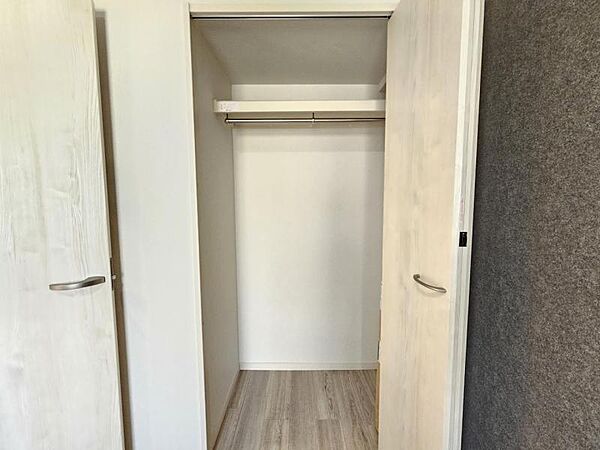 洋室：各居室すべて収納付きでお部屋もすっきり使えます！