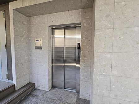 エレベーター付きなので重い荷物等もラクラク運べます!