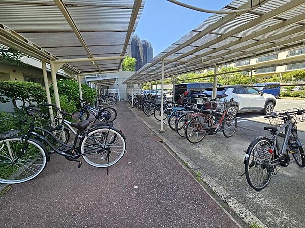 整理された駐輪場で自転車の出し入れもらくらく！