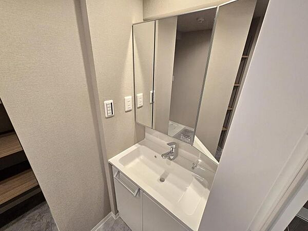 新調された洗面台での身支度は気持ちのいいものですね