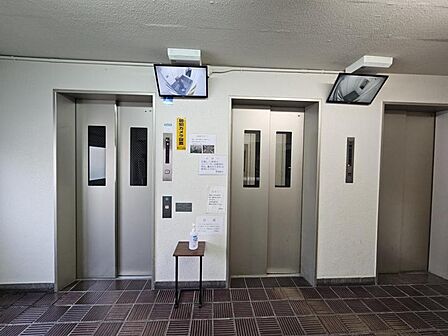 防犯カメラ付のエレベーターは安心ですね!