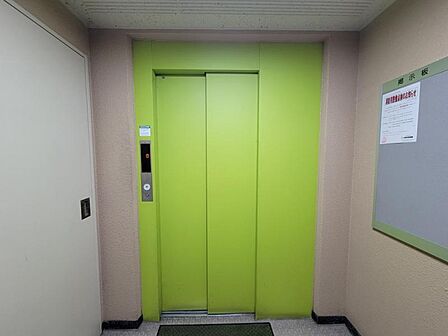 エレベータ―完備!お荷物が多い時にも便利です!