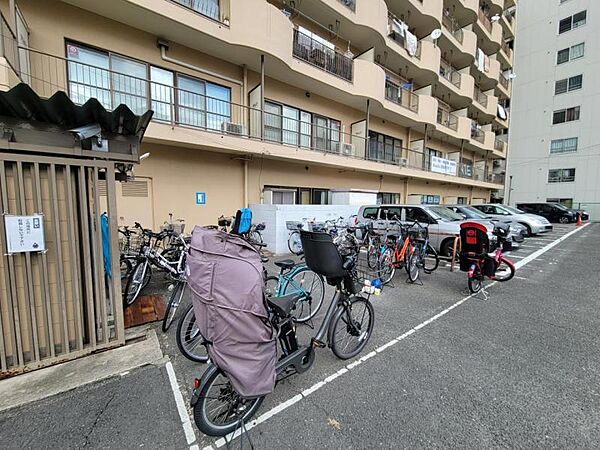 整理された駐輪場で自転車の出し入れもらくらく！