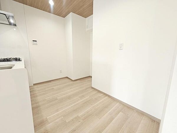 冷蔵庫、カップボードを設置しても十分な広さがあります！