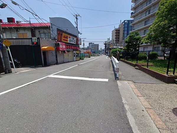 前面道路は歩道も整備され、小さなお子様にも安心！