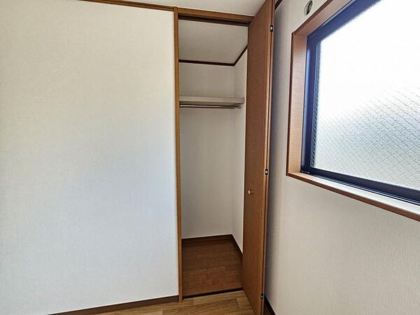 洋室6帖：各居室すべて収納付きでお部屋もすっきり使えます！