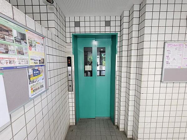 エレベータ―完備！お荷物が多い時にも便利です！