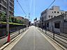 その他：前面道路は歩道も整備され、小さなお子様にも安心