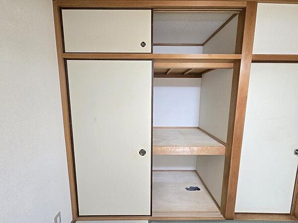 和室6帖：大きな押入で寝具類もすっきり☆
