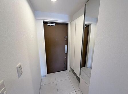 鏡付きのシューズボックスはお出かけ時に便利ですね☆