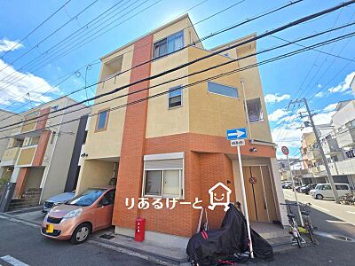 外観:角地につき窓が沢山施工されたお家です! 外観:角地につき窓が沢山施工されたお家です!
