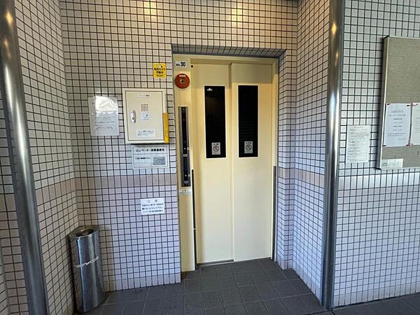 エレベータ―完備！お荷物が多い時にも便利です！