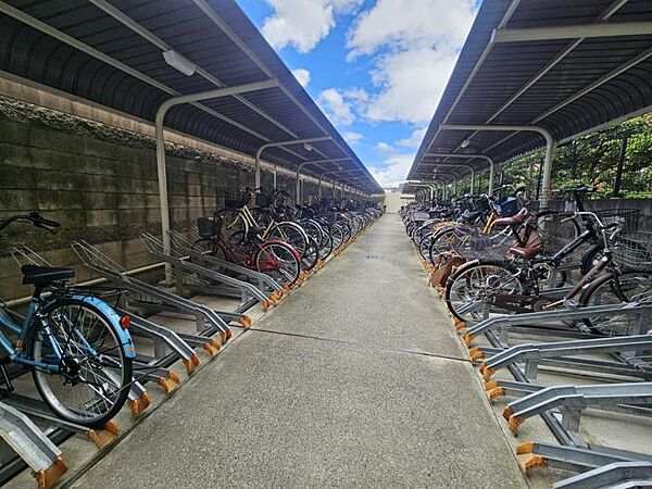 整理された駐輪場で自転車の出し入れもらくらく！