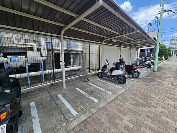 バイク置き場もありますよ☆