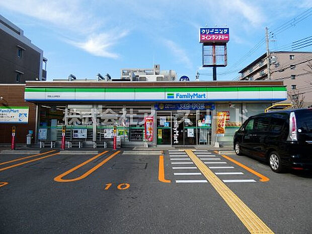 【コンビニエンスストア】ファミリーマート　吹田上山手町店まで790ｍ