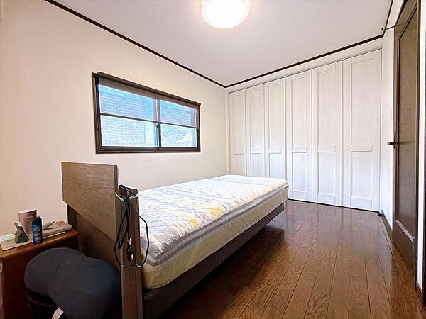 扉を開けると隣のお部屋とつながり、広々とした空間に！