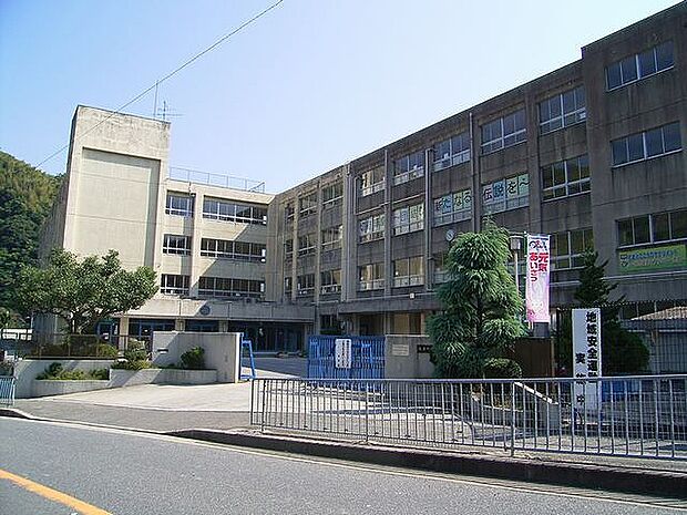 島本町立第二中学校（566m）